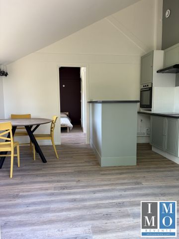 RUE CHARLET APPARTEMENT ENTIÈREMENT RENOVÉ AVEC TERRASSE ET 1 PLACE DE PARKING PRIVÉE - Photo 3