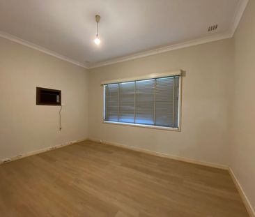 SUPER RETRO PROPERTY - Photo 4