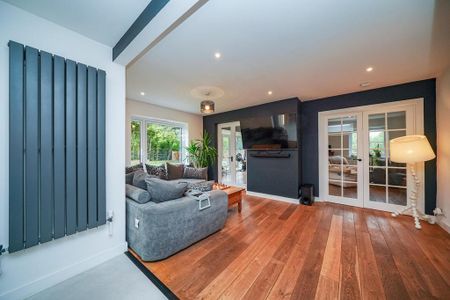 5 bedroom detached house to rent - Photo 3