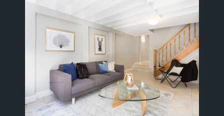 Furnished 2 Bedroom next to USYD - Photo 2