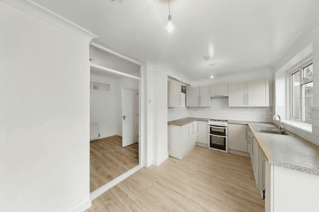 Flanders Road, London, E6 - Photo 3