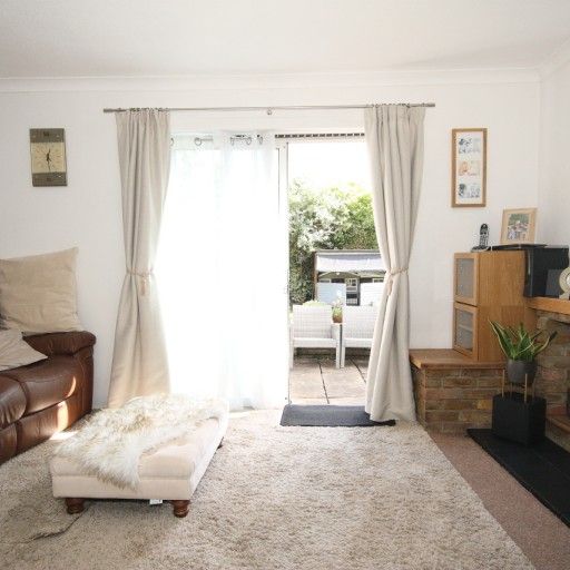 Queendale Court, Woking - Photo 1