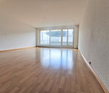 Schöne 4.5 Zimmerwohnung an zentraler Lage - Foto 1