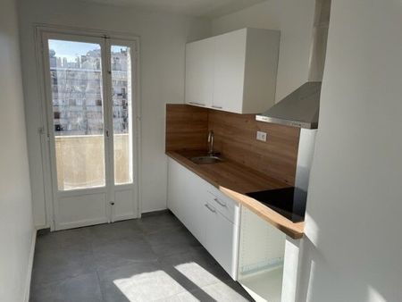 Appartement 3 pièces 68m2 MARSEILLE 3EME 927 euros - Photo 4