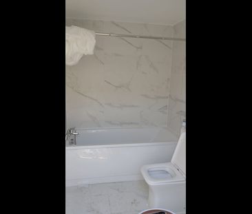 3 Bed Detached House, London, E15 - Photo 4