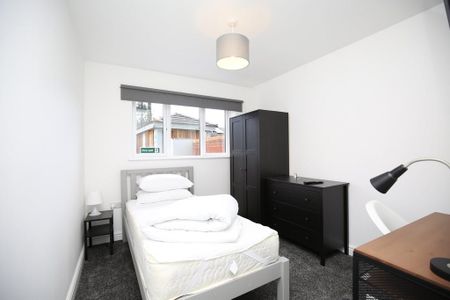 1 bedroom in a house share to rent - Photo 3