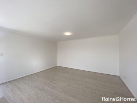 3 Bedroom Home with Ensuite! - Photo 2