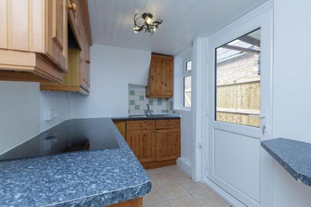 2 bedroom terraced house to rent - Photo 4