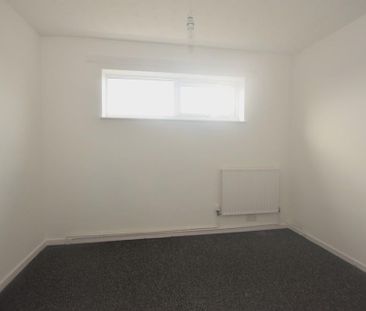 4 bedroom detached house to rent - Photo 5