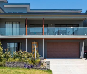 Modern four bedroom townhouse in sought after Corlette - Photo 4