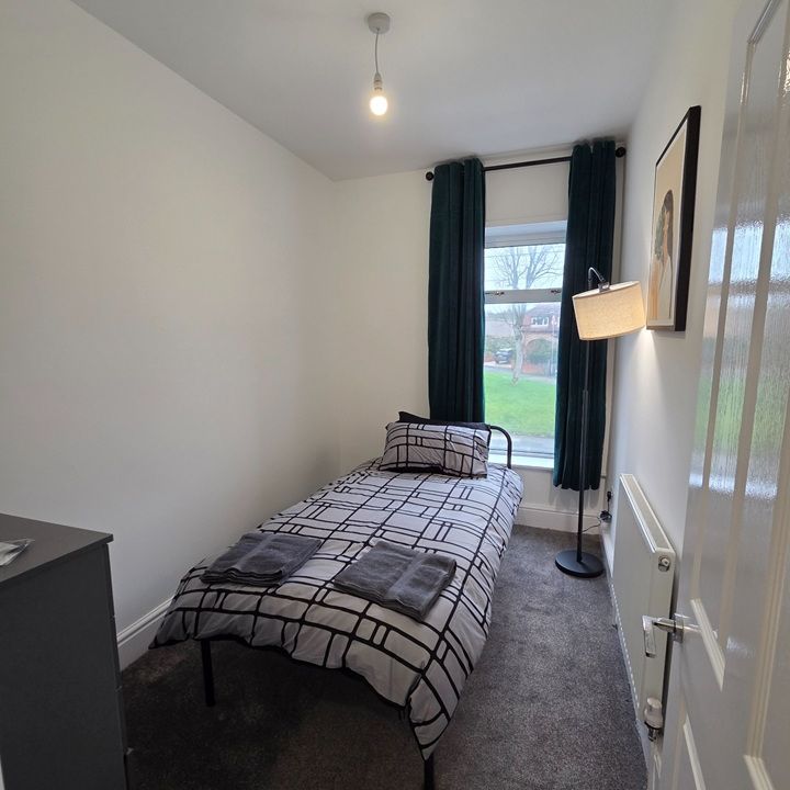 4 Bed Terraced House, Rochdale Road, M24 - Photo 1
