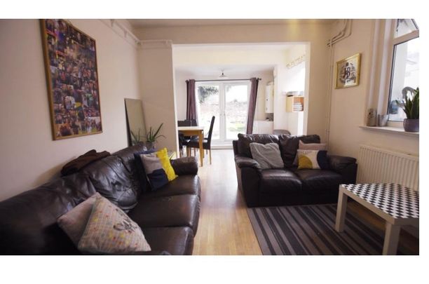 5 bedroom semi-detached house to rent - Photo 1