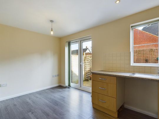 3 bedroom semi-detached house to rent - Photo 1