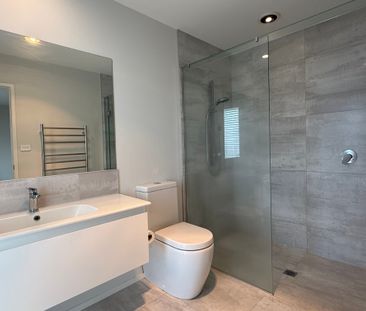 Executive Family Home - Exceptional, Stylish & Triple Living - Photo 4