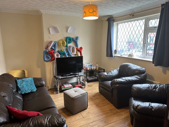 6 Bed Terraced House, Carnarvon Road, RG1 - Photo 1