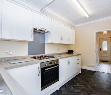 3 bedroom semi-detached house to rent - Photo 4