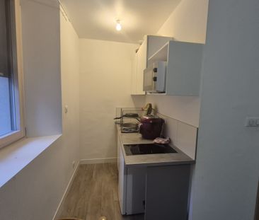 STUDIO MEUBLE - IMMEUBLE RECENT - PLACE DE PARKING - CAVE - Photo 3