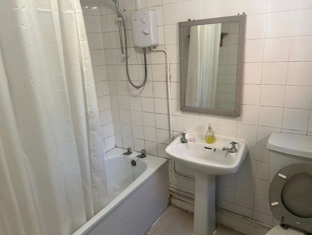 3 Bed Terraced House, Burnmoor Street, LE2 - Photo 3