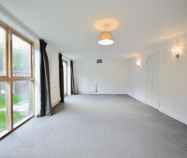 2 bedroom ground floor flat to rent - Photo 1