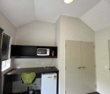 One bedroom, with own ensuite - Photo 6