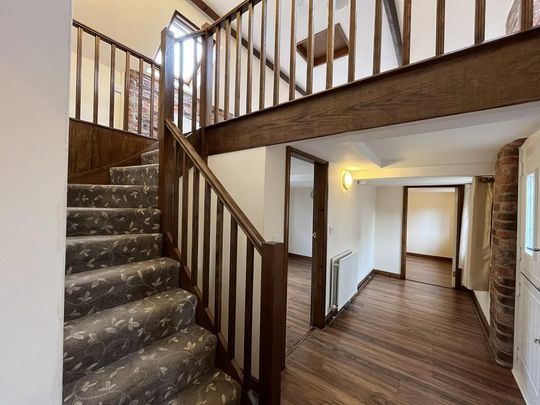 2 bedroom barn conversion to rent - Photo 1