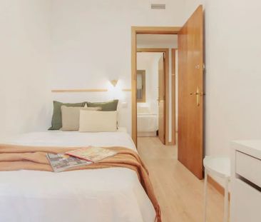 Plaça de Lesseps, Barcelona, Catalonia 08023 - Photo 3