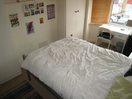 4 bedroom terraced house to rent - Photo 3