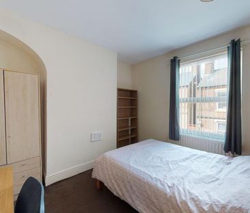 4 bedroom terraced house to rent - Photo 4