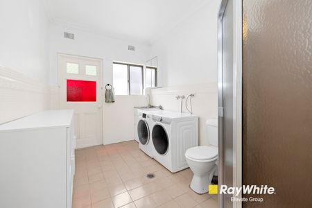 33 Old Canterbury Road, Lewisham NSW 2049 - House For Rent | Domain - Photo 2