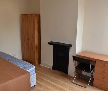 4 bedroom terraced house to rent - Photo 3