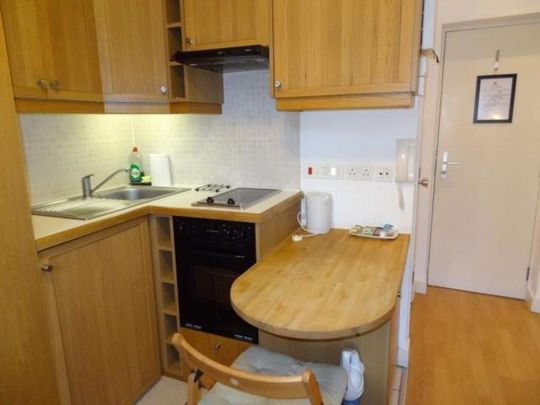 Studio to rent - Photo 1