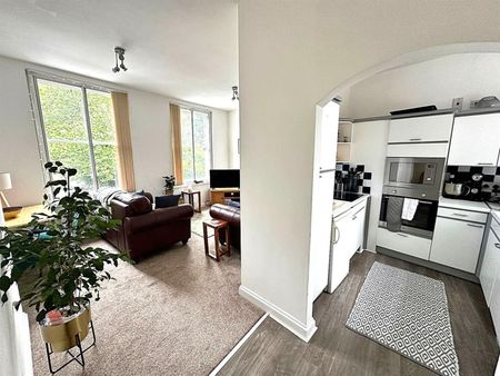1 bedroom Flat To Let - Photo 4