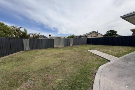 SPACIOUS HOME, GREAT LOCATION!!! - Photo 5