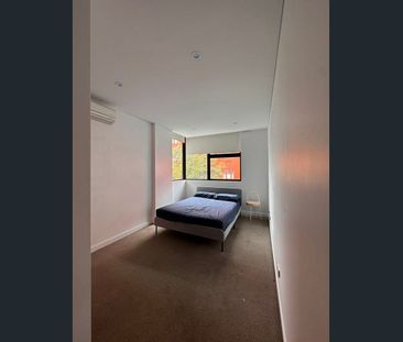 City Edge Living With Lifestyle Convenience | Luxury 3 Bed Apt for ... - Photo 3