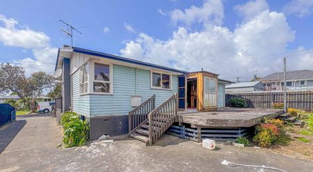 Renovated home Otara with Utility rooms - Photo 3