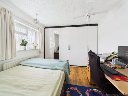 3 bedroom semi-detached house to rent - Photo 4