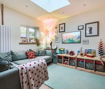 Stuart Close, Emmer Green, RG4 - Photo 2