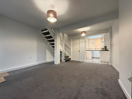 2 bedroom terraced house to rent - Photo 5