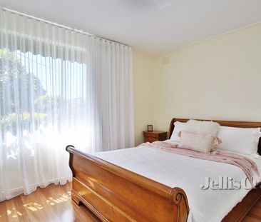 8 Millan Court, Glen Waverley - Photo 3