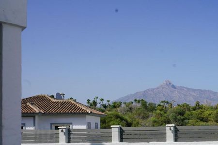 4 bedroom luxury Villa for rent in Nueva Andalucia, Andalusia - Photo 2