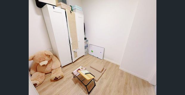 Lovely one-bedroom apartment plus a good study room, located in a fantastic and quiet community with a BBQ area and kids' playground - Photo 1