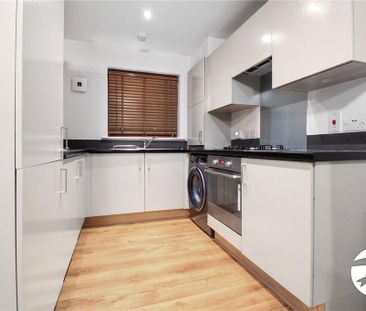 3 bedroom end of terrace house to rent - Photo 5