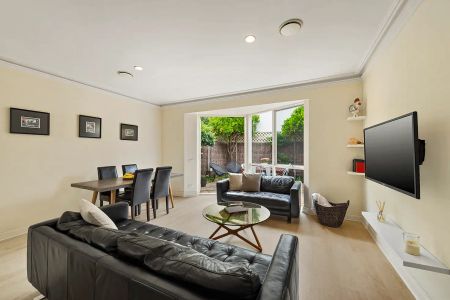 “Modern Bayside Living” - Photo 5