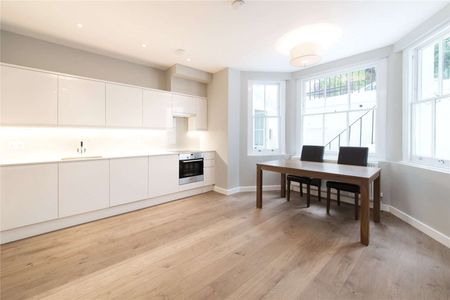 This is a lovely one bedroom property on the lower ground of a period building on a very desirable street in South Kensington. - Photo 4