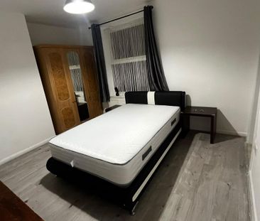 1 bedroom in a house share to rent - Photo 4