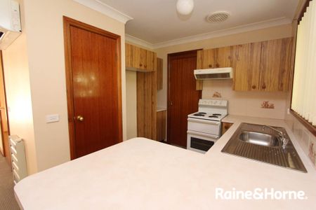 Modern Villa Close to Town - Available 30.1.2026 - Photo 4