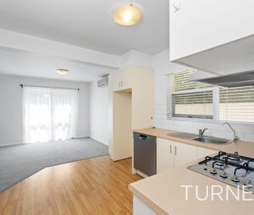 Spacious Ground Floor Unit with Private Courtyard - Photo 6