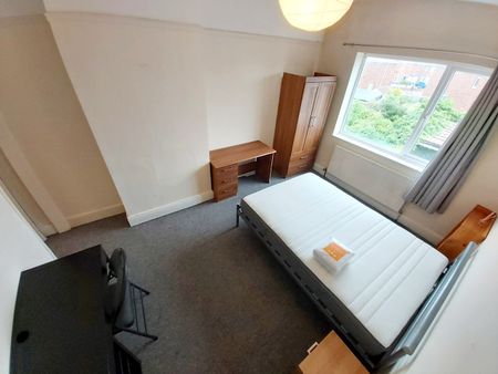 8 Bed Semi-Detached House, Stanbury Avenue, BS16 - Photo 3