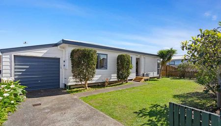 Three bedroom home in Clendon! - Photo 4