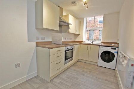 2 bedroom Apartment to rent - Photo 4